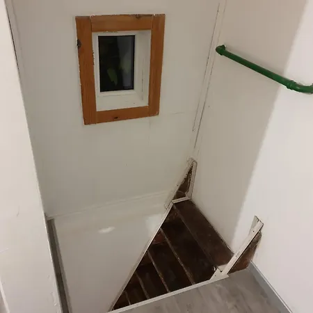 Les Hirondelles 69 Apartment