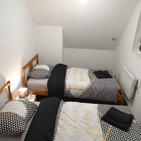 Les Hirondelles 69 Apartman *